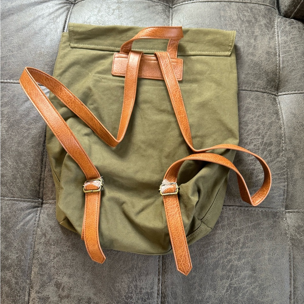 Billabong Backpack with Leather Strap Olive Green 17”x14” - Picture 4 of 13